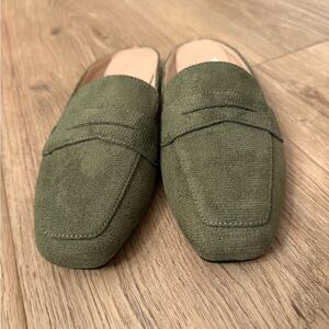 Olive Green Suede Womens skip on Loafers women’s size 39 8